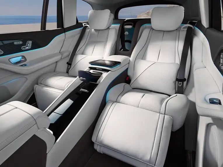 สี่ที่นั่งที่มาพร้อมกับห้องโดยสารด้านหลังระดับเฟิร์สคลาส Image