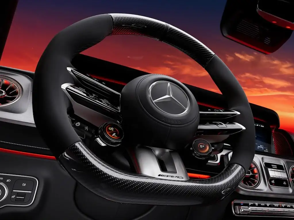 พวงมาลัย AMG Performance ในดีไซน์คาร์บอนไฟเบอร์ / ไมโครไฟเบอร์ MICROCUT พร้อมปุ่มควบคุมฉบับ AMG image